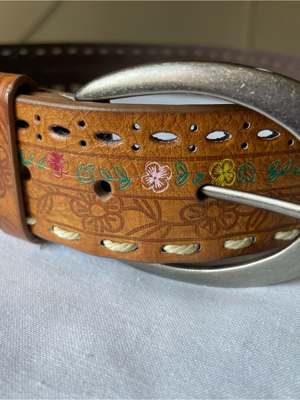 Vtg Tooled Floral Painted Boho 70s style Hippie Belt Sz S/M